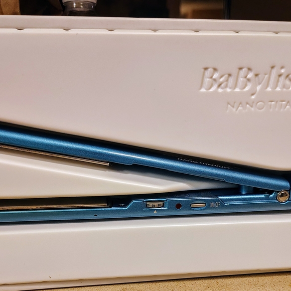 COPY - BaBylissPRO Nano Titanium Flat Iron - Picture 1 of 3